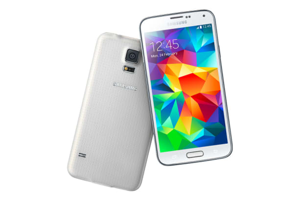 Sportlich unterwegs: Das Samsung Galaxy S5 und die Armbanduhr Gear Fit im Test