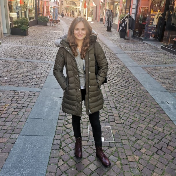 Eine Frau auf der Strasse