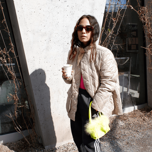 Jenni Tschugmell in Balenciaga vor dem "Nude" in Zürich