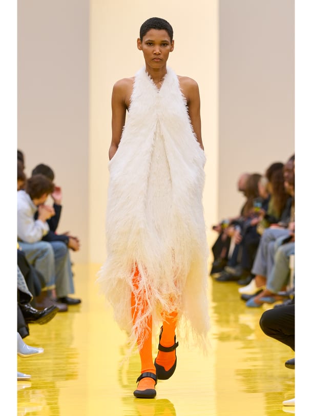 Fashionweek-Runway-Loewe-Tights-pop-of-color