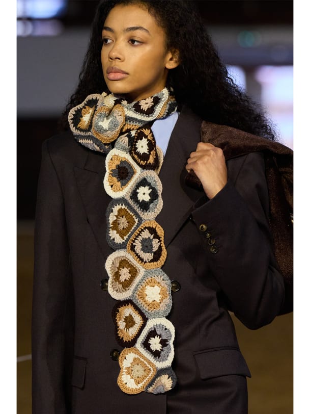 Fashionweek-Runway-Stella Mccartney-Scarf-knitwear