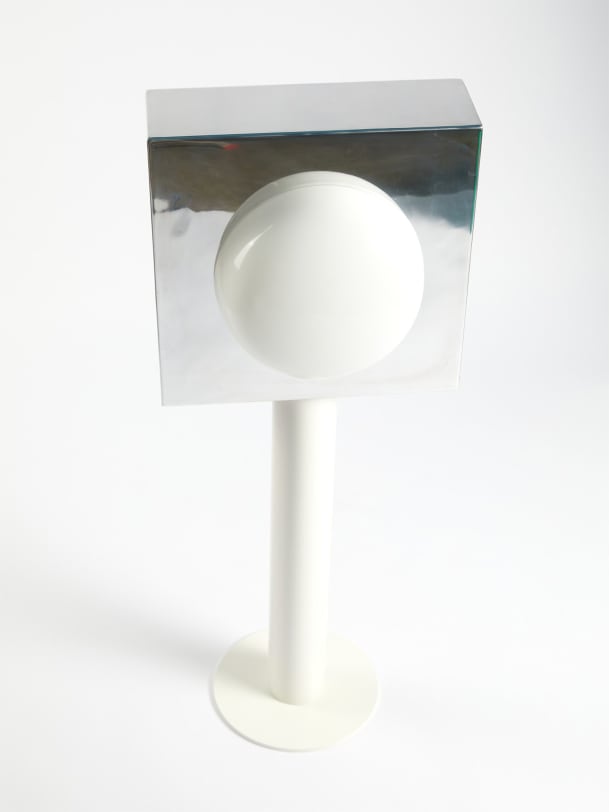 Stehlampe viereckig mit runder Lampe weiss und silber