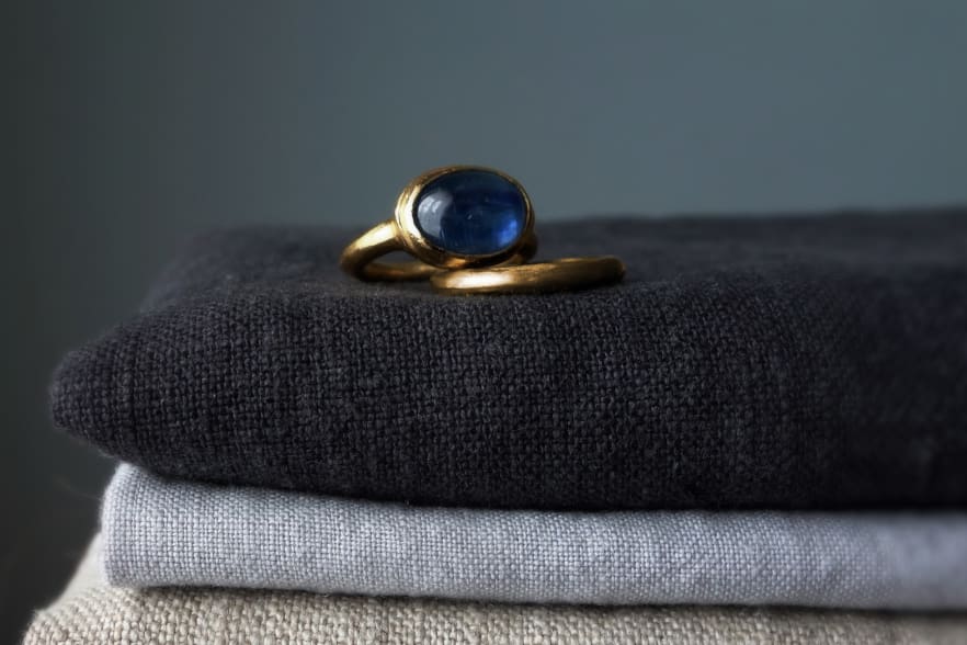 Goldring mit Edelstein