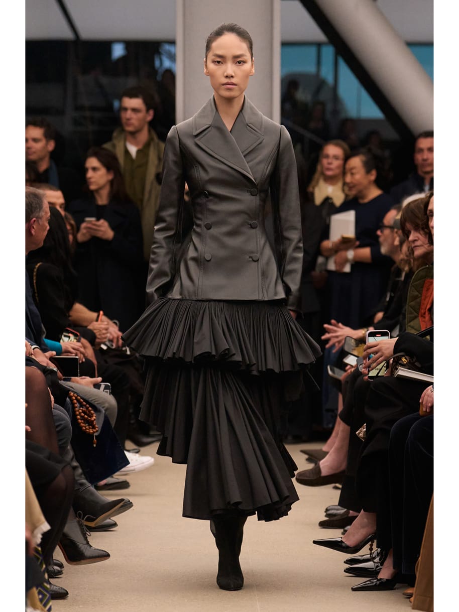 Alaia Runway Fashionweek women black Outfit