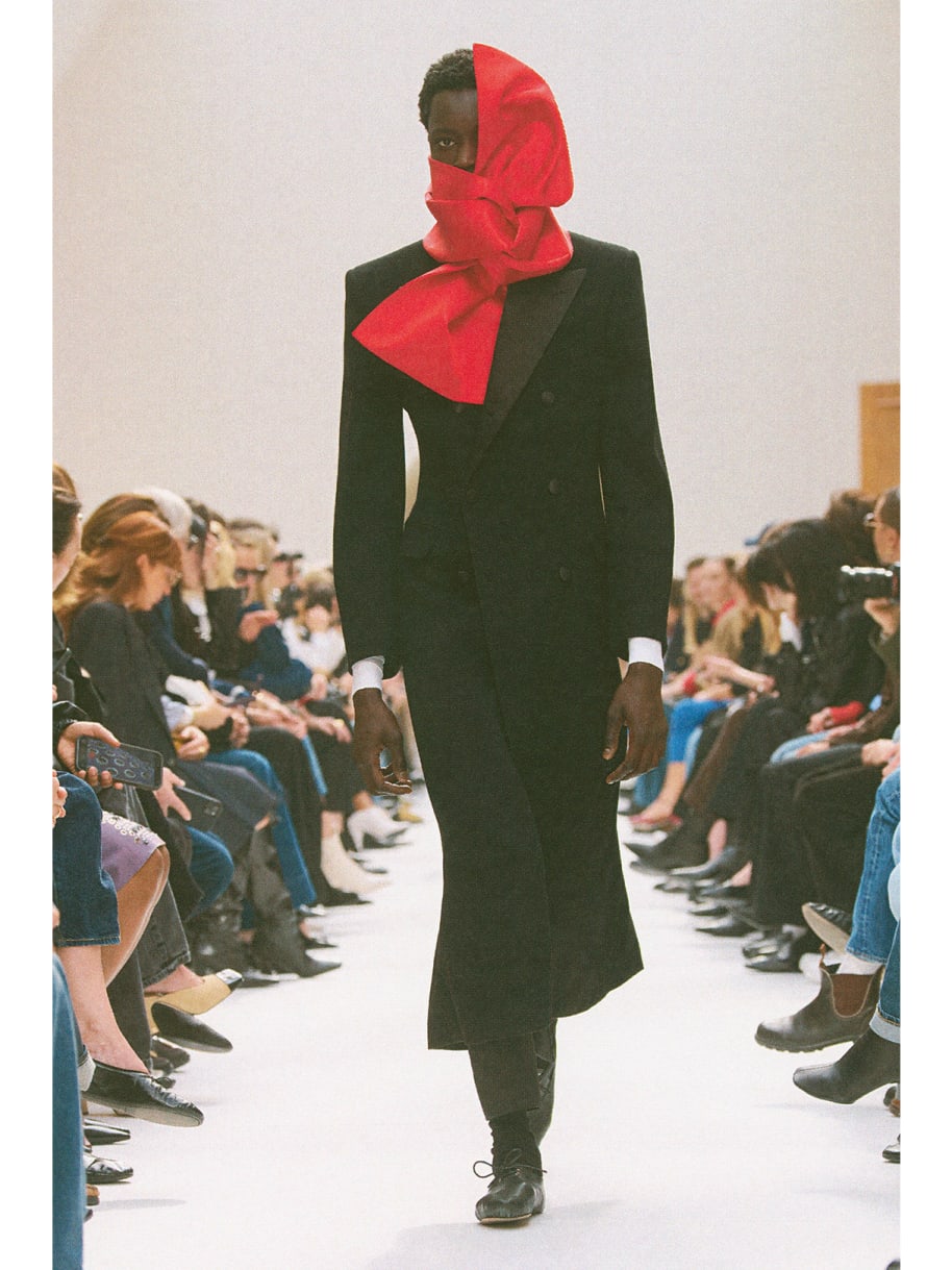 Fashionweek-Runway-Celine-Scarf-pop-of-color