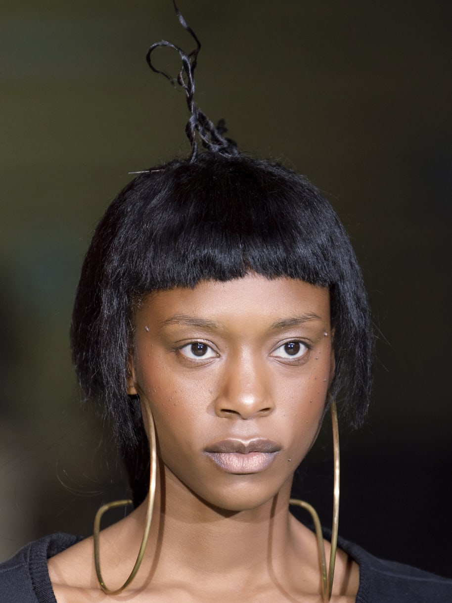 Kurzer Pony bei Maitrepierre