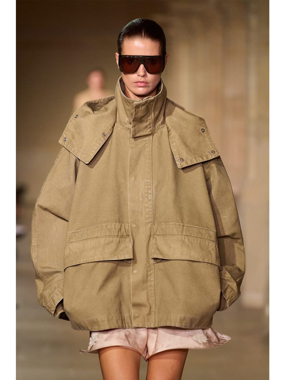 Übergangsjacke Utility-Jacke Victoria Beckham SS26 camel