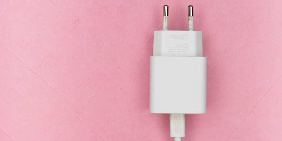 Gr-ne-Frage-Sind-Smartphone-Ladekabel-Stromfresser-