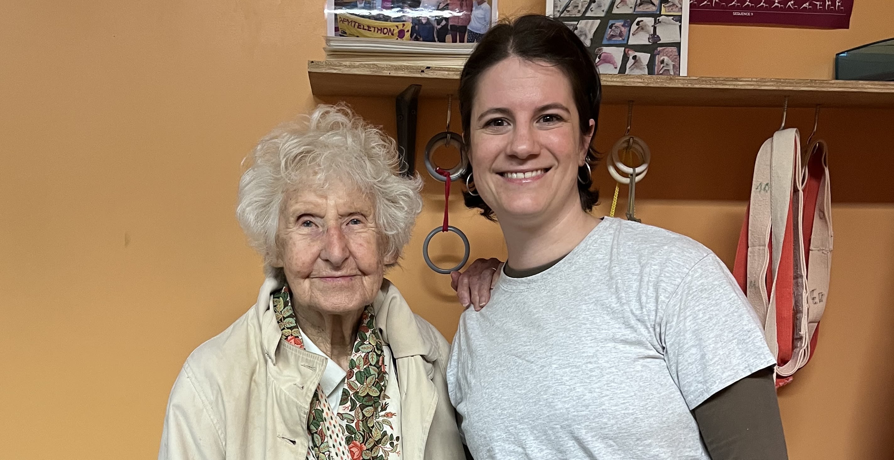 Ur-Om-Ein-Besuch-bei-der-wohl-ltesten-Yogalehrerin-der-Welt