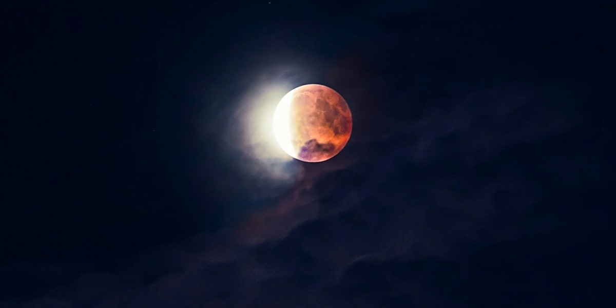Lunar eclipse in Pisces on August 28, 2026: Back into skinny jeans and ...