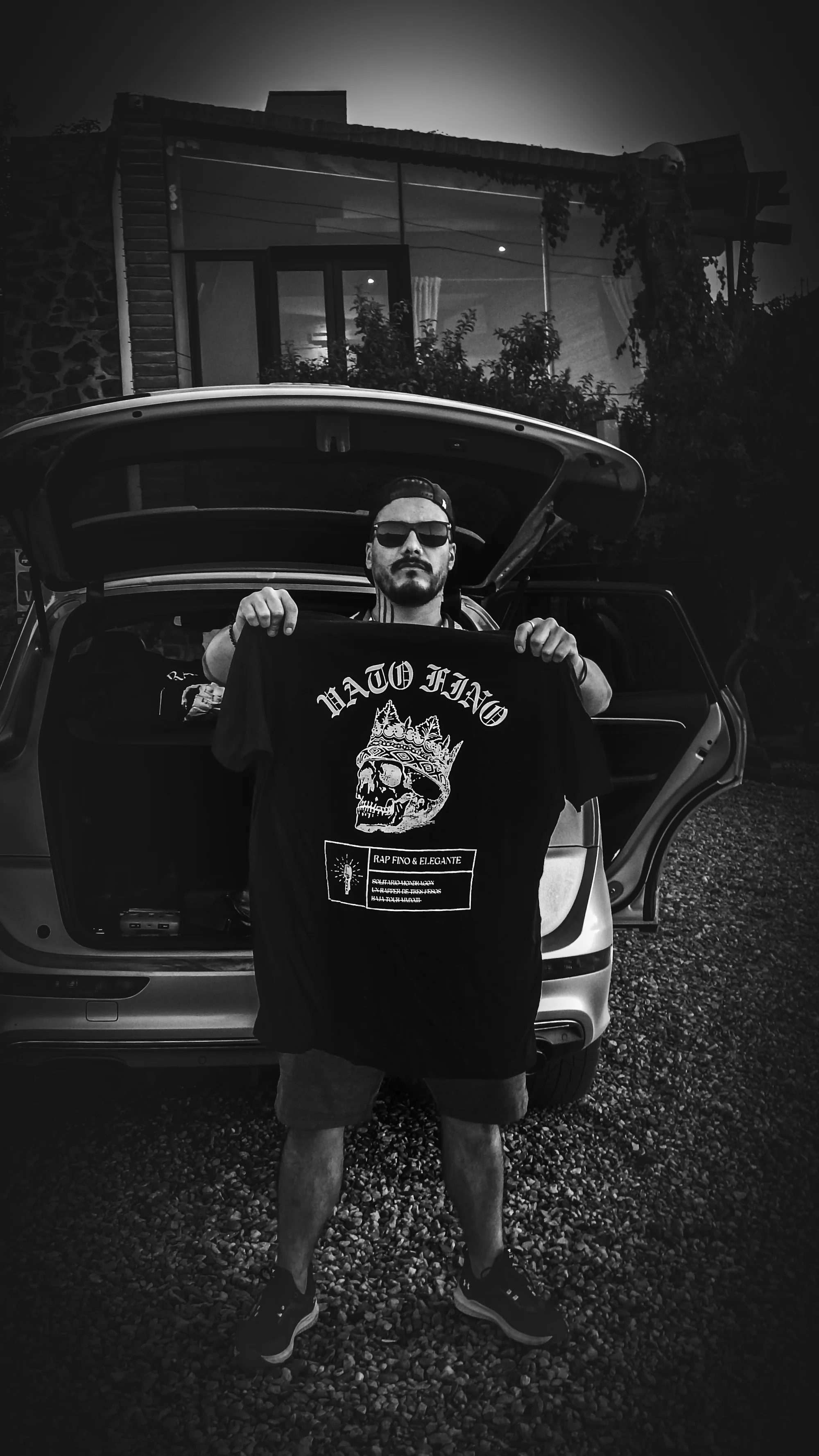Fotografía en blanco y negro de los inicios de Vato Fino en la calle, archivo de la marca