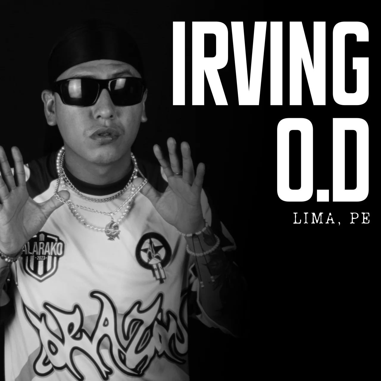 Retrato en blanco y negro de Irving O.D, rapero de Vato Fino Records