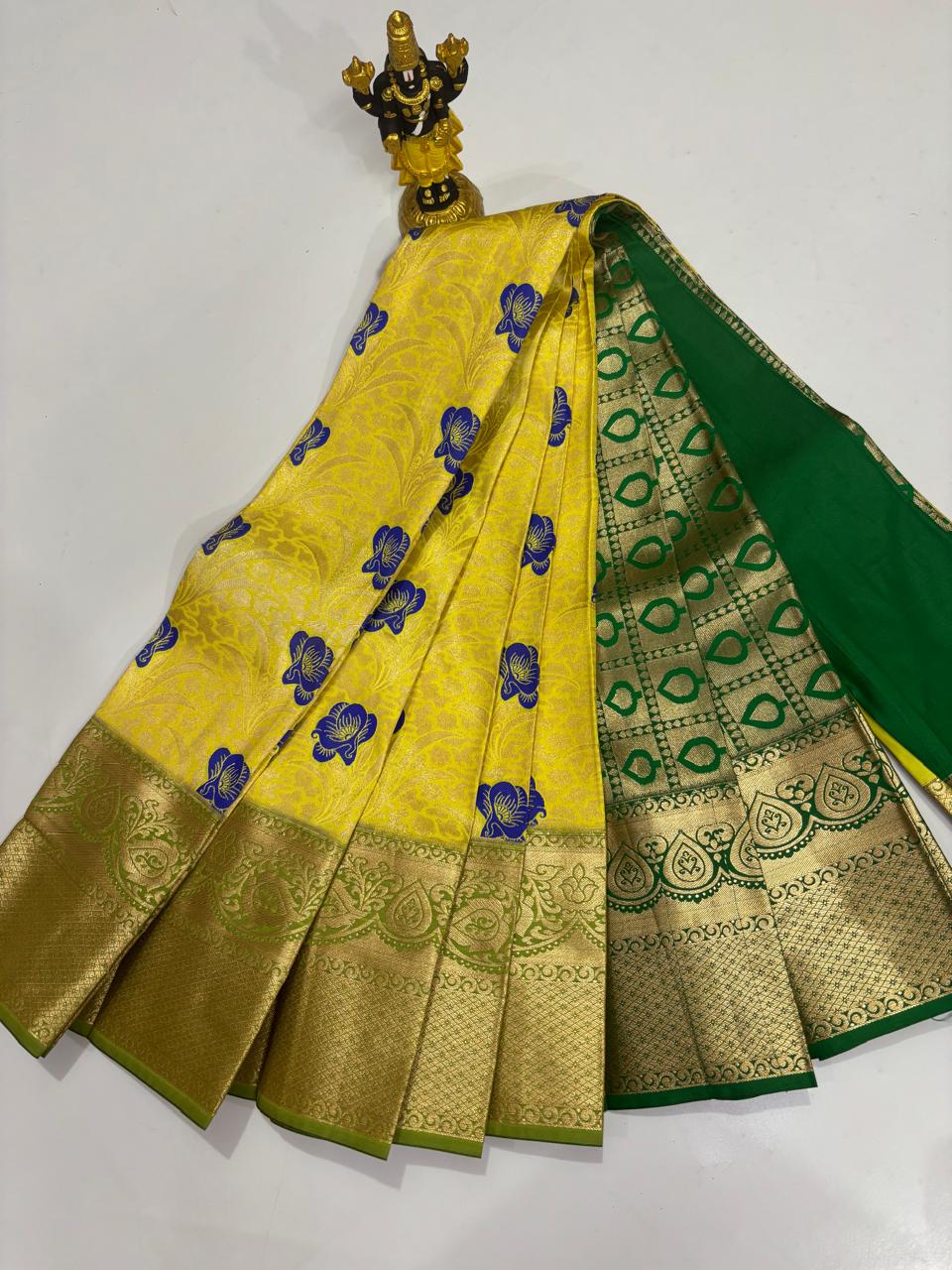 Lemon Yellow & Forest Green Festive Lotus Sico