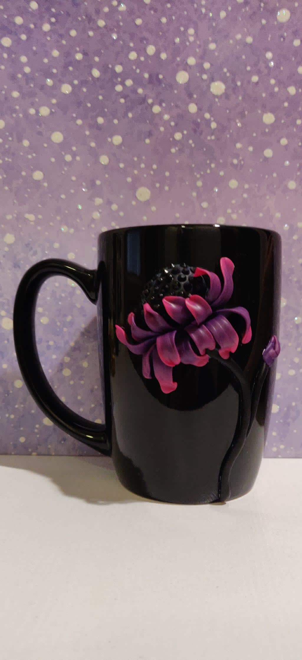 ჭიქა პოლიმერული თიხის დეკორით