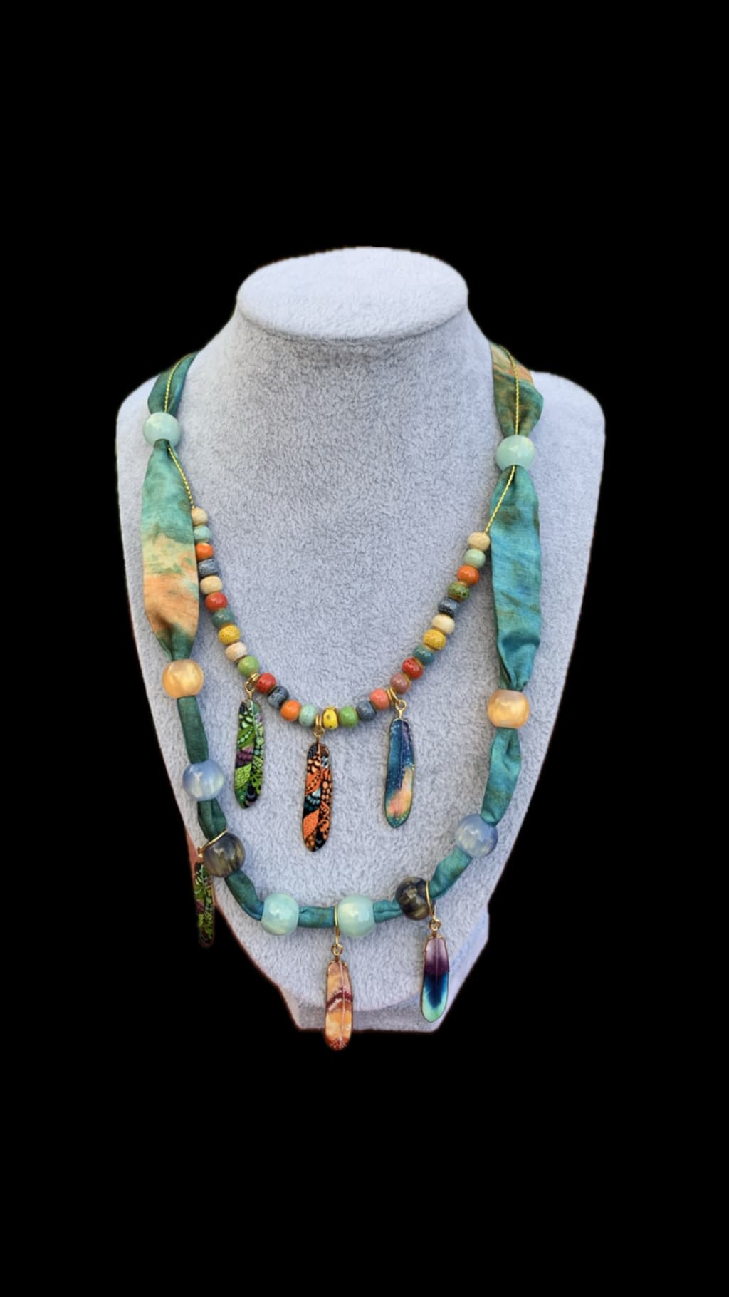 ხელნაკეთი ყელსაბამი