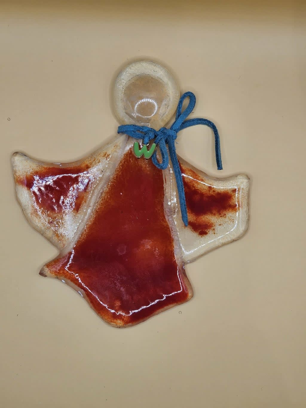 მდნარი მინის დეკორატიული ანგელოზი