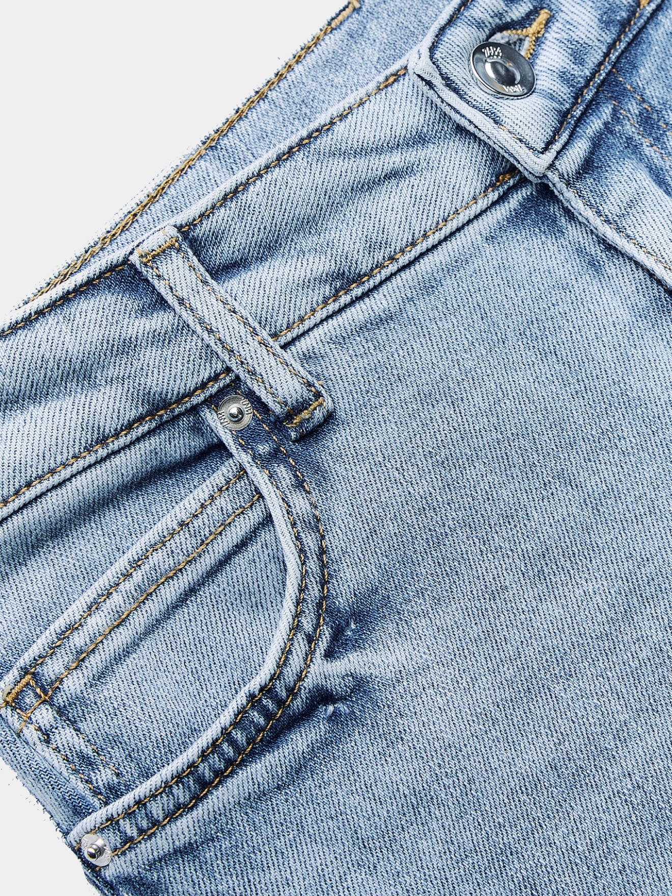 Jeans with a flared silhouette and a high-waisted design