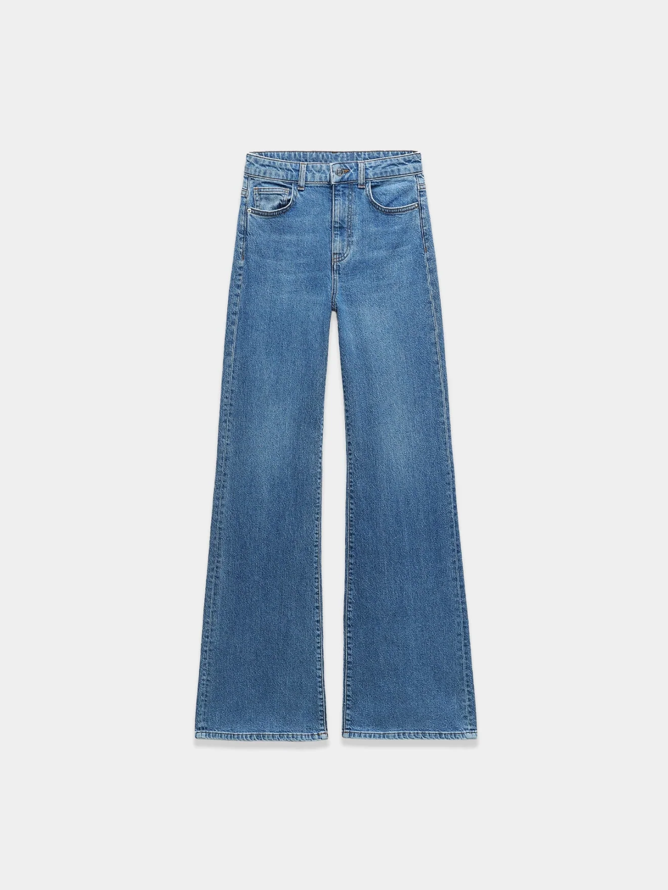 High-waisted jeans with a flared legs