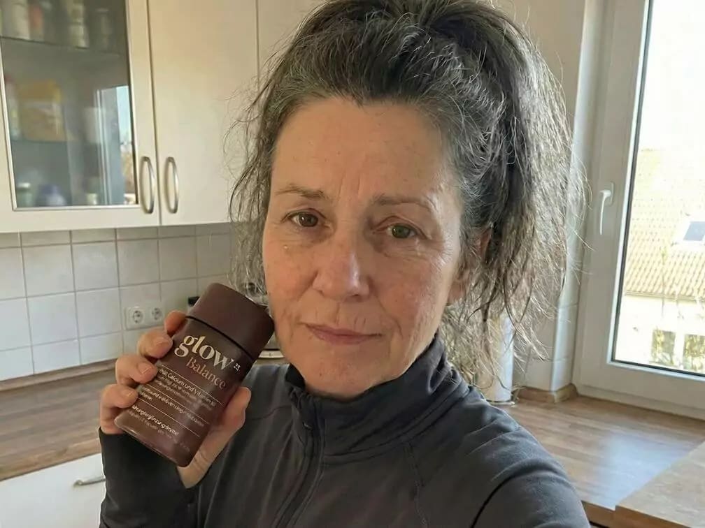 Manuela, 57