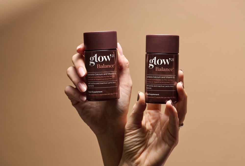 Deux mains levant deux pots Glow25 Balance