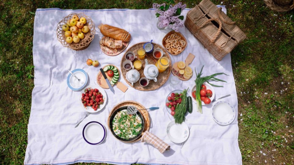 Balanced meal with fresh vegetables, grains and protein on wooden table