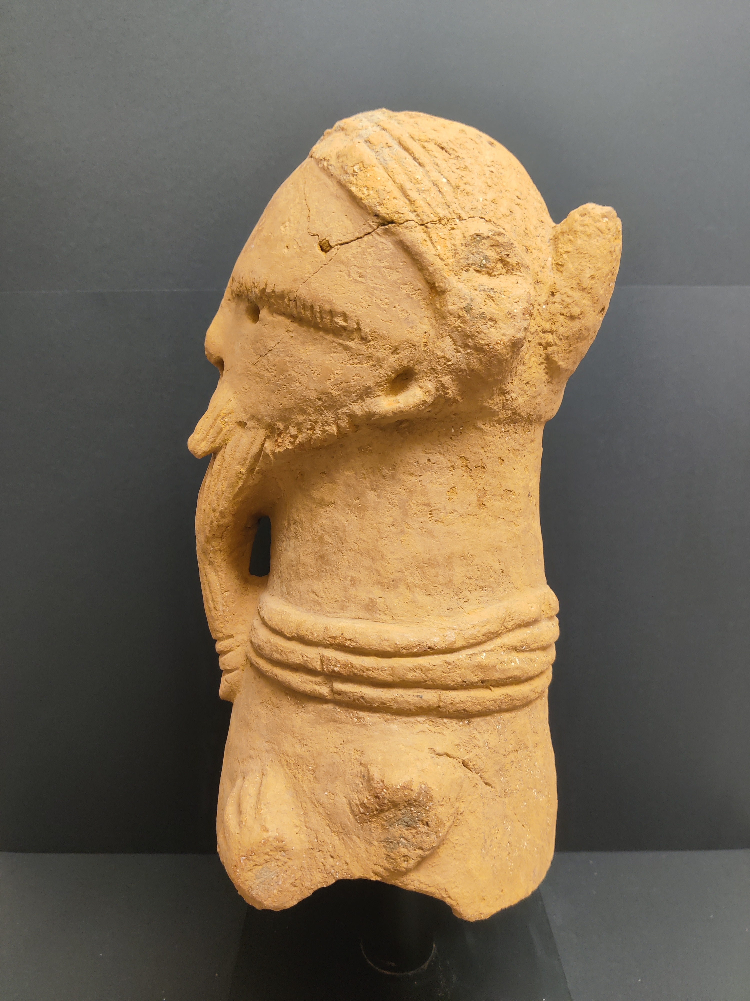 Nok terracotta bust with hands and beard