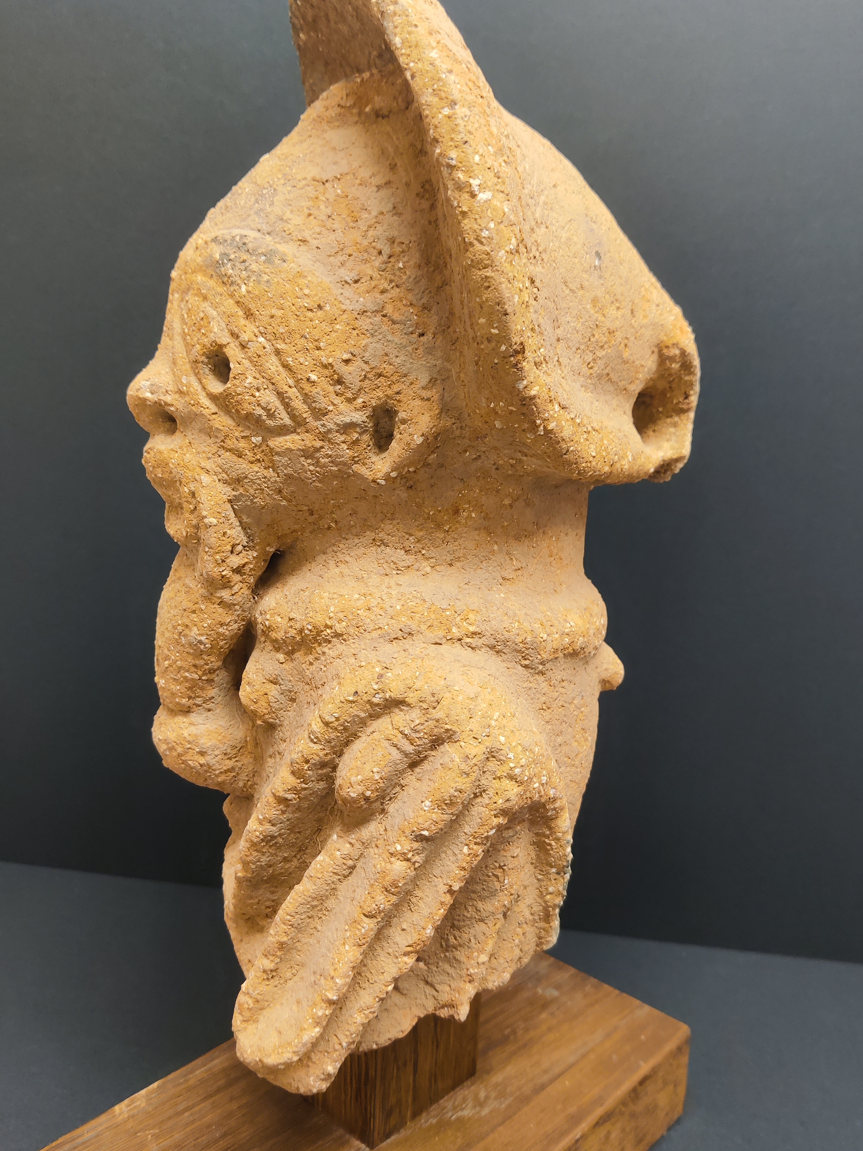 Magical Nok terracotta bust with cap