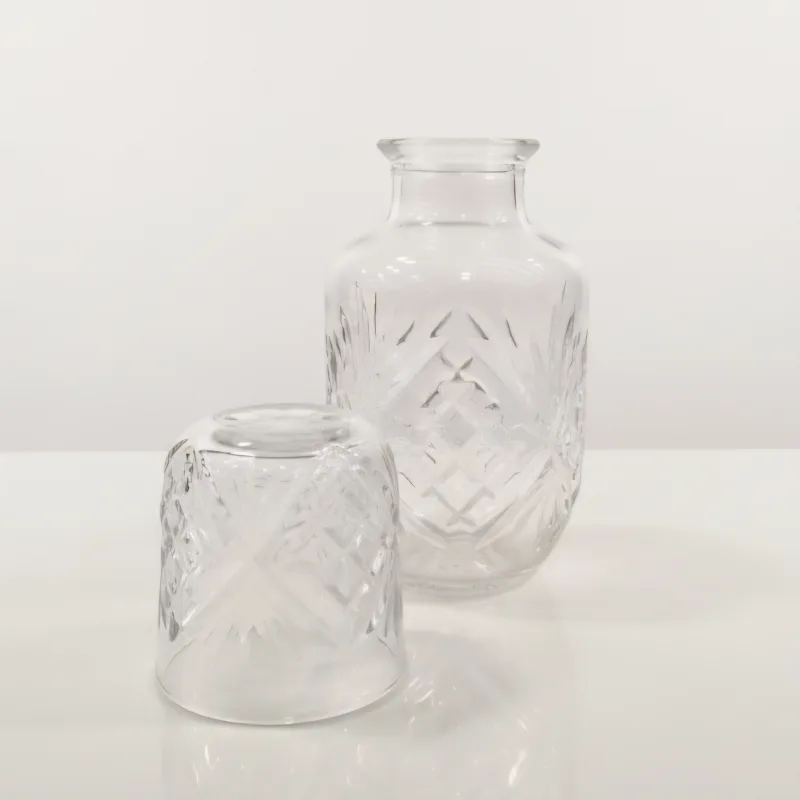 Carafe de chevet et son verre - vue alternative
