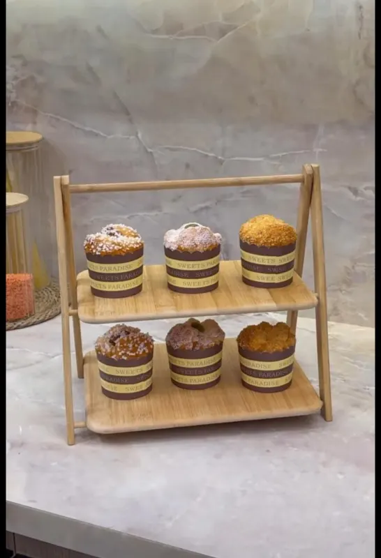 Présentoir à deux étages en bois