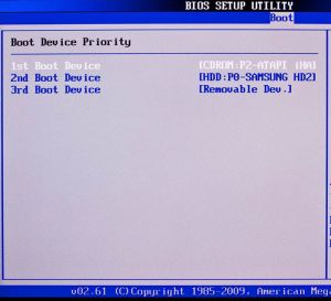 Настройка приоритета девайса для загрузки в БИОСе Настройка приоритета девайса для загрузки в БИОСе