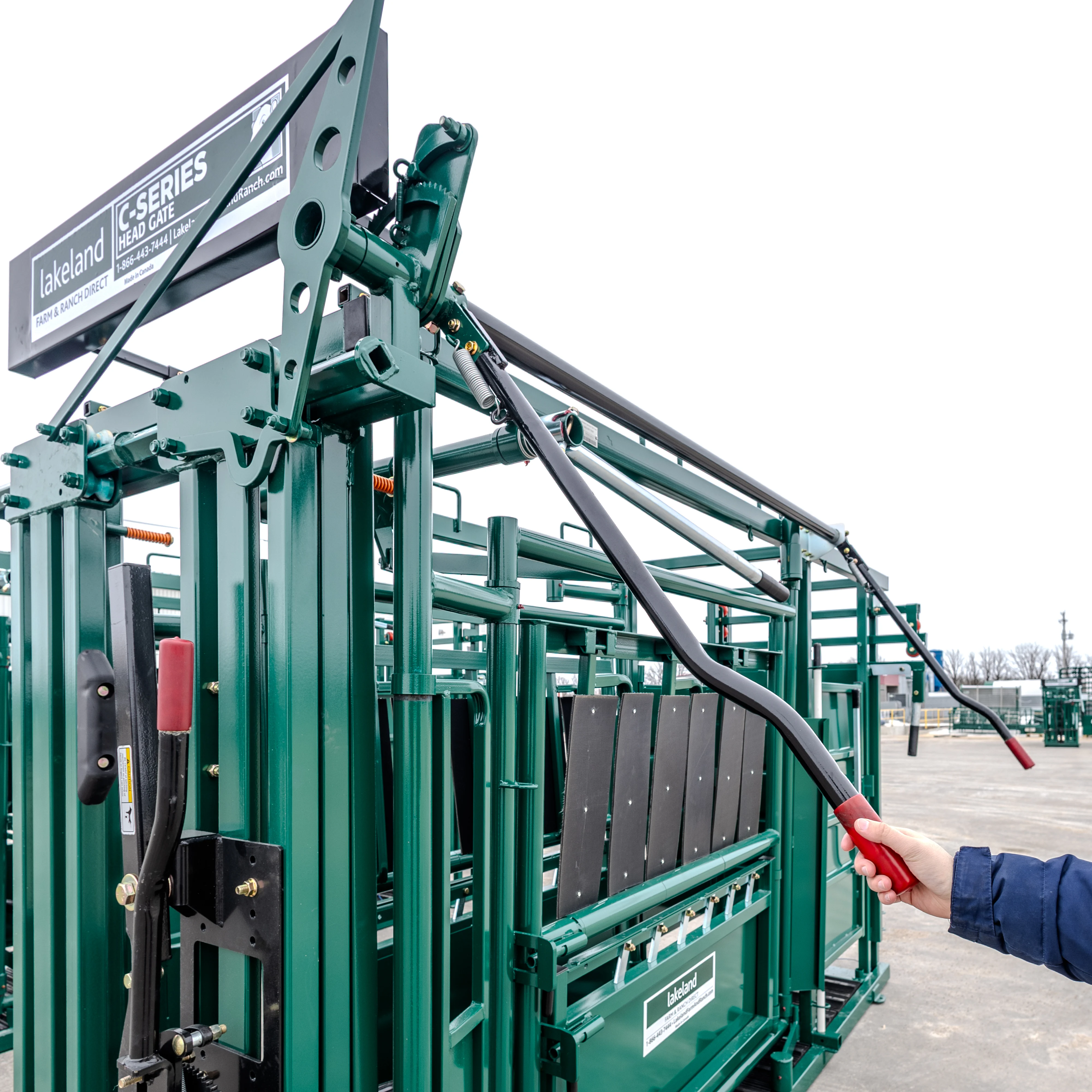 Premium C-Series | Cattle Squeeze Chute with Manual Headgate