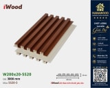Tấm Nhựa Lam 5 Sóng Giả Gỗ iWood 5S20-3 góc chụp nghiêng chiếu sáng bề mặt vân gỗ