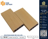 Sàn Gỗ Nhựa Ngoài Trời 2 Da Lỗ Vuông Hobiwood HB463 Yellow Wood góc nhìn nghiêng mảng sàn thi công