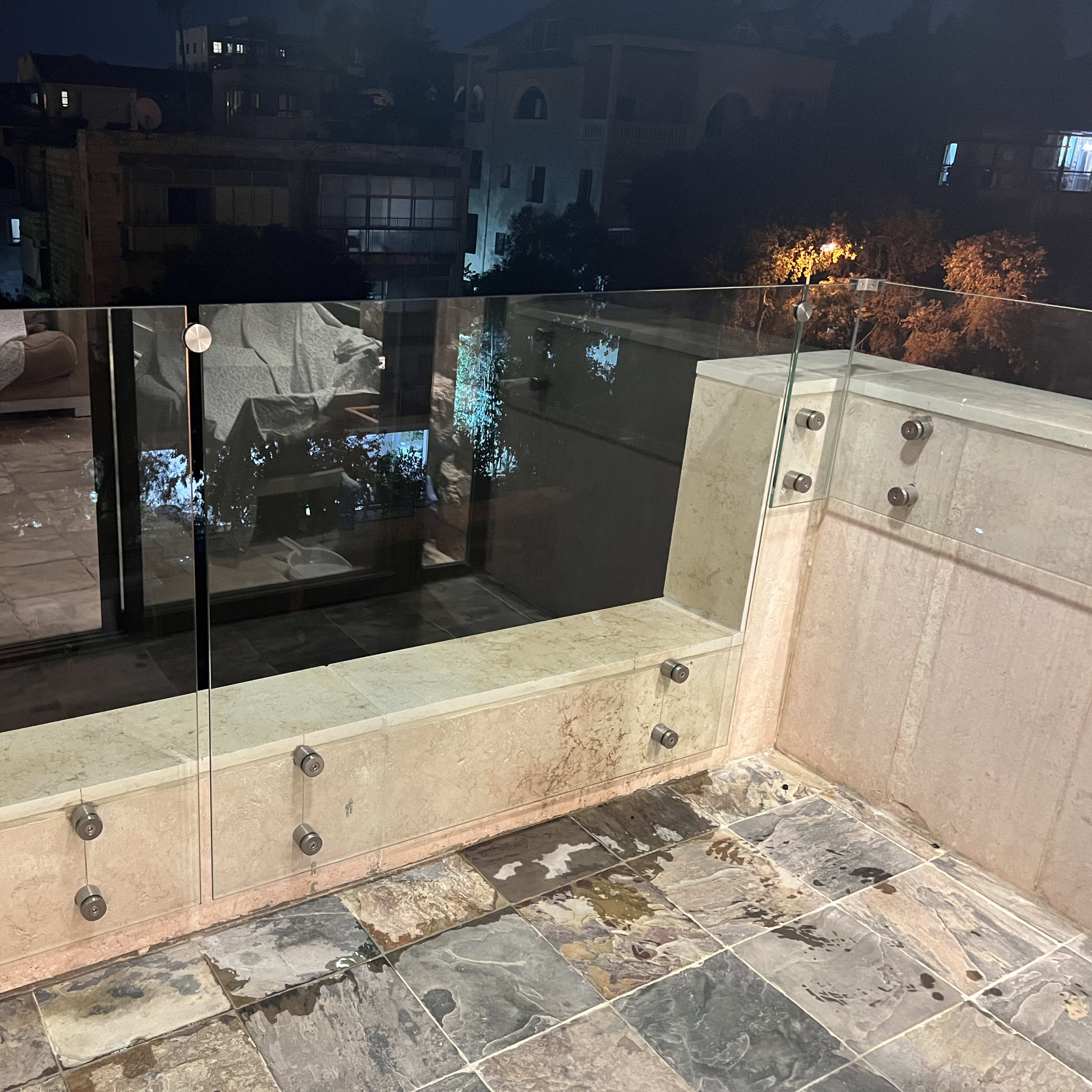 تركيب درابزين زجاج