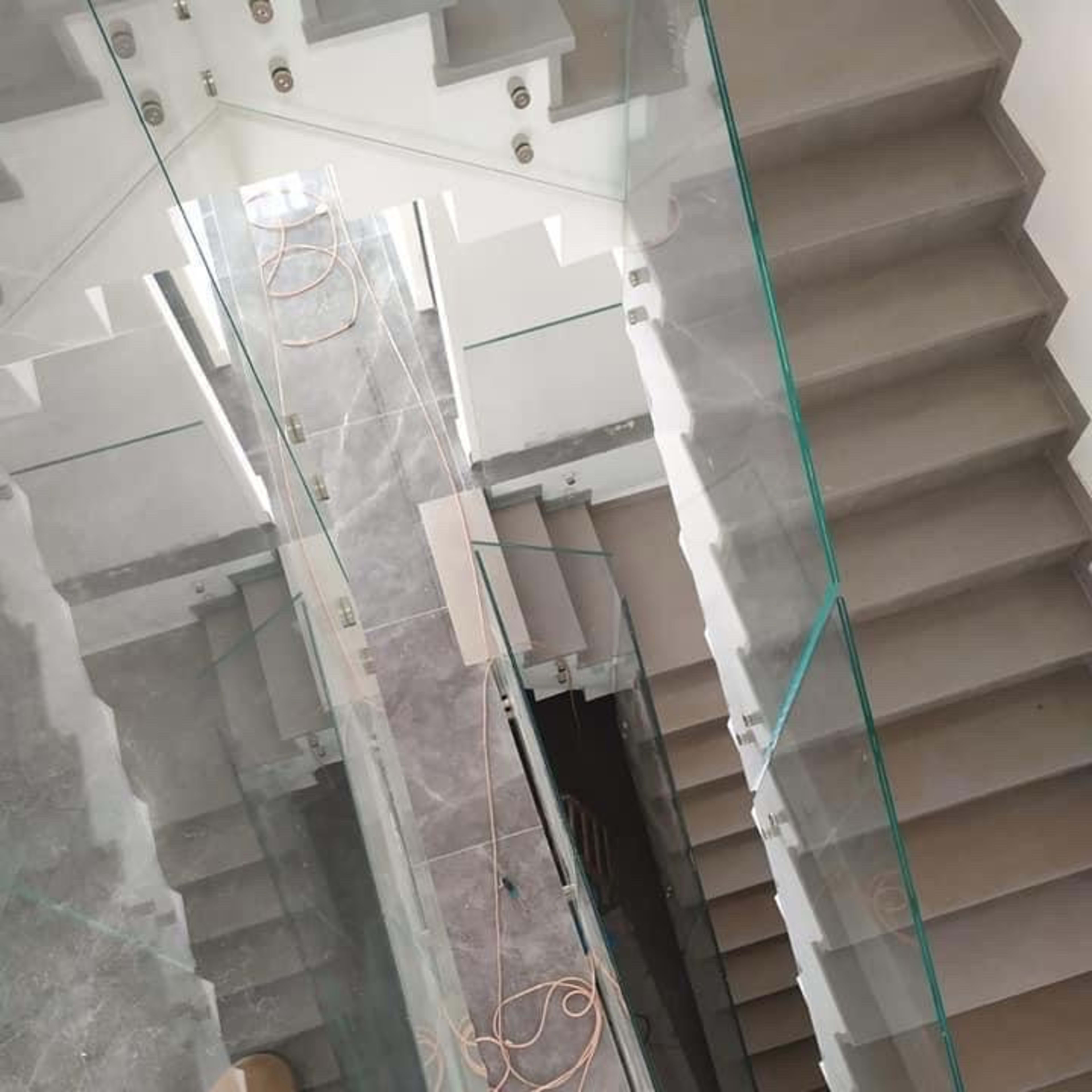تركيب درابزين زجاج