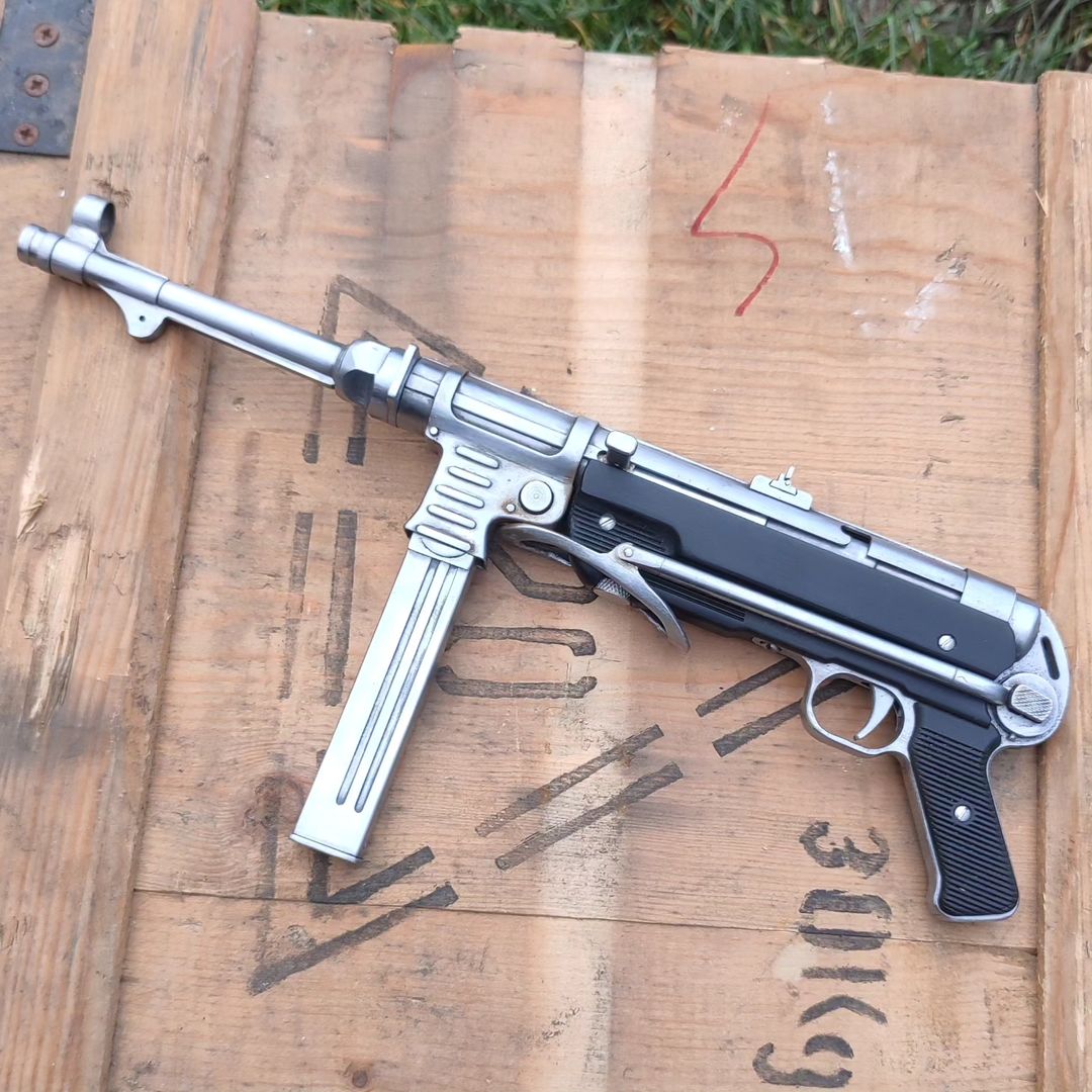 Half scale mp40