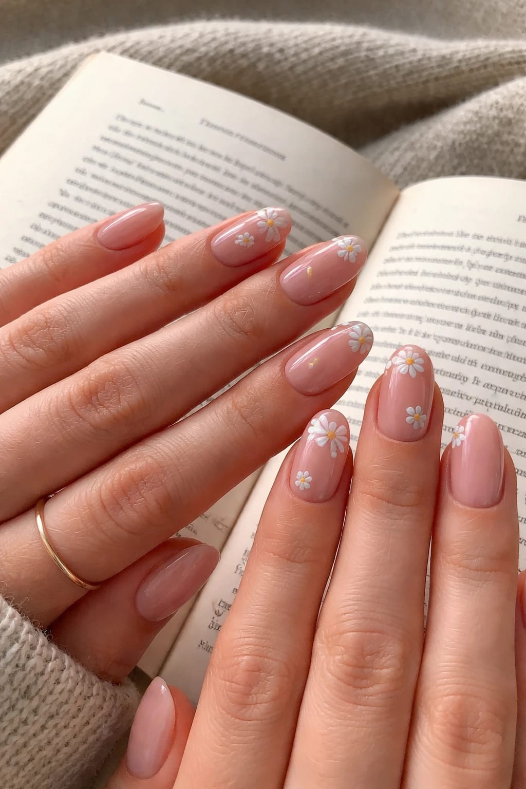 Dainty Daisy Almonds for Soft Spring Days