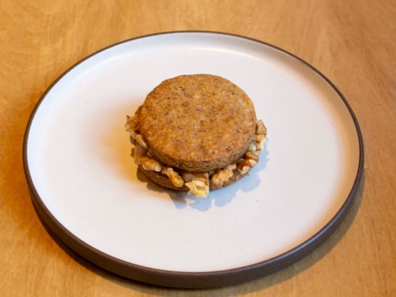 ALFAJOR DE NUEZ Y DULCE DE LECHE