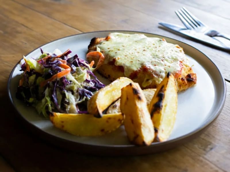 MILANESA TANA (incluye bebida y café)