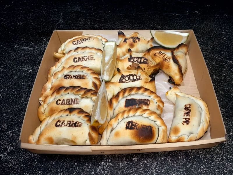 Combo 12 empanadas +coca 1 1/5