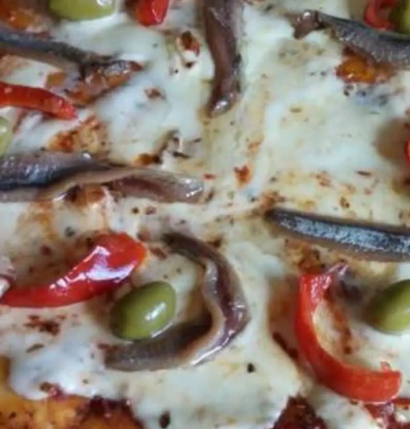 Pizza Con Anchoas