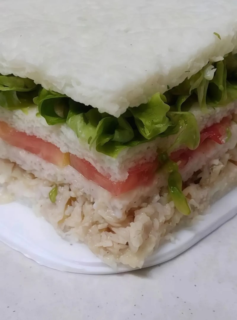 Triple pollo, lechuga y tomate