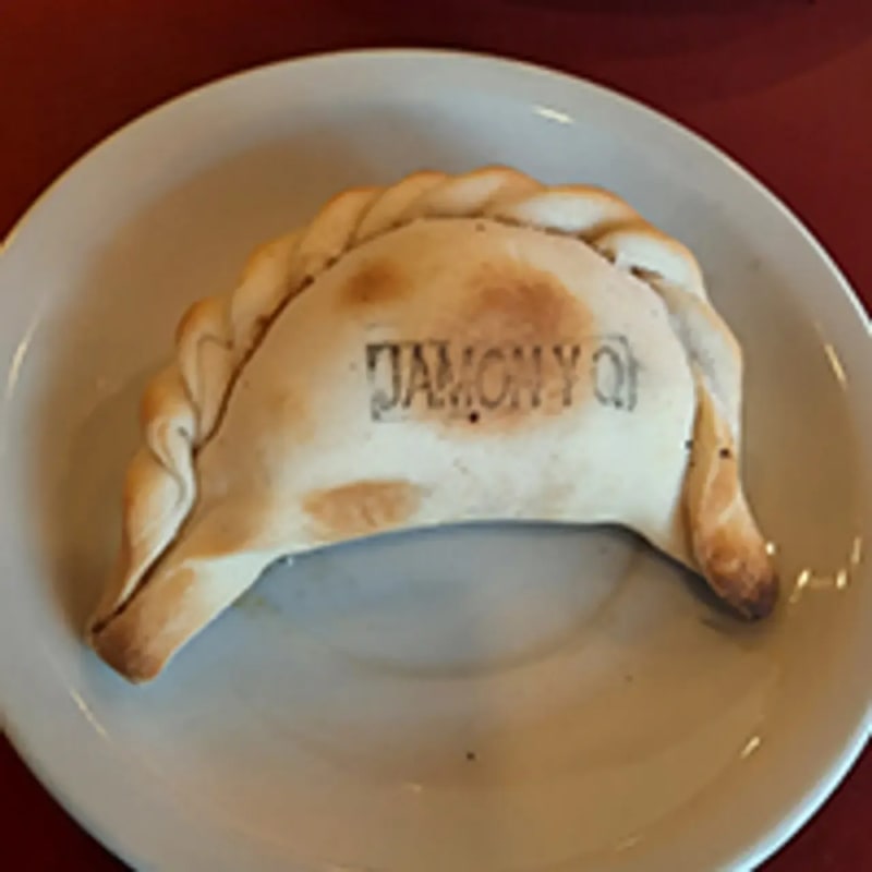 Empanada de jamón y queso