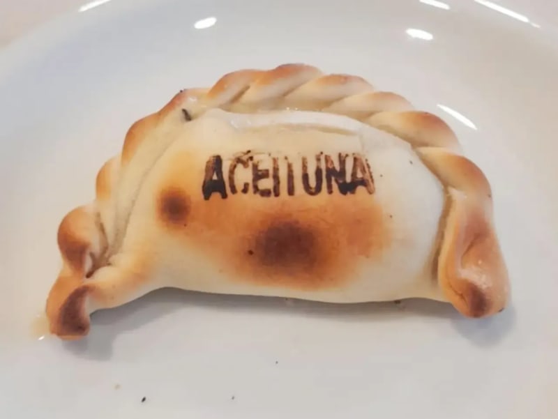 Empanada de aceituna y queso