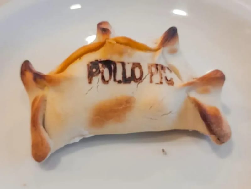 Empanada de pollo picante