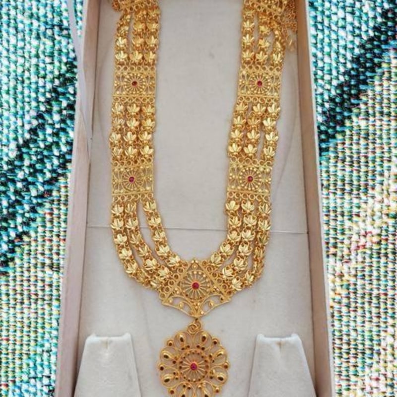 Shimmering Charming Women Necklaces & Chains