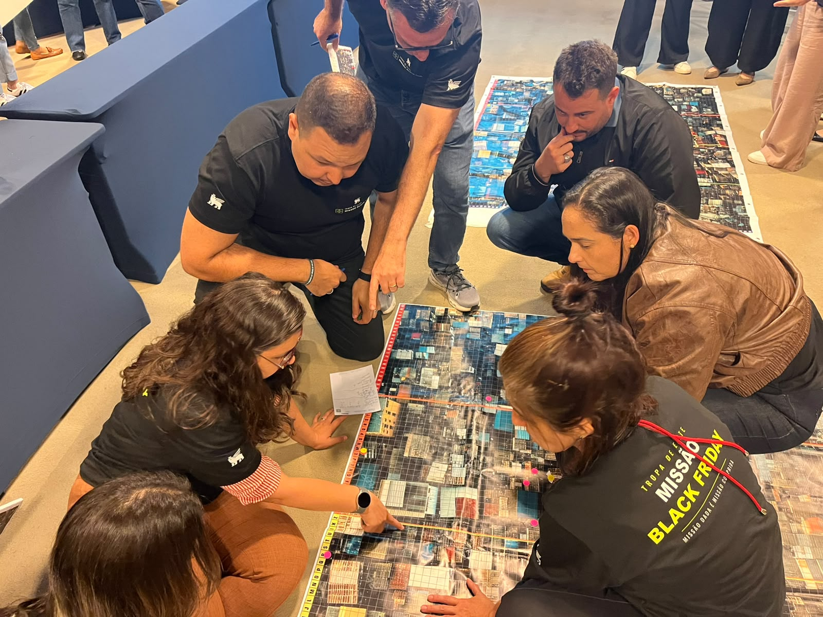 Equipe utilizando o Mapa Combat em uma dinâmica