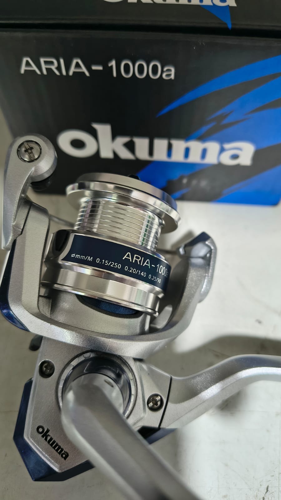 CARRETE PARA PESCA MARCA OKUMA, MODELO ARIA - 1000a
