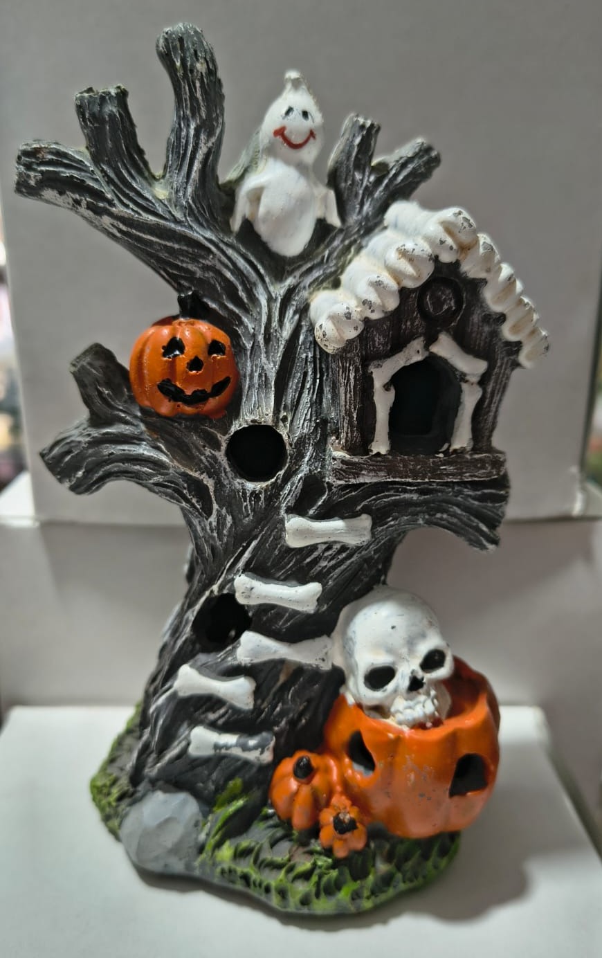 ADORNO RESINA ARBOL TENEBROSO MEDIANO
