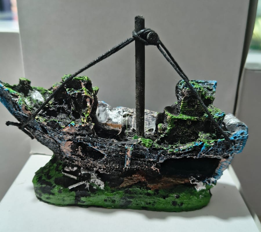 ADORNO EN RESINA BARCO PEQUEÑO